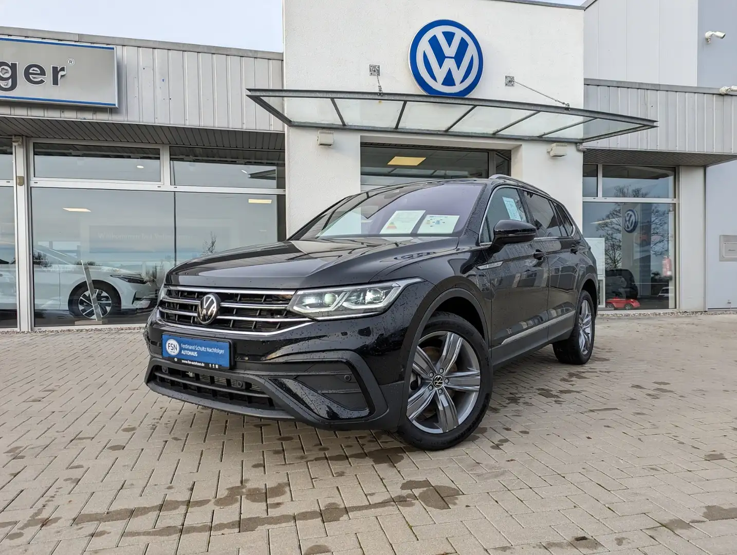 Volkswagen Tiguan Allspace MOVE  4MOTION  7-Gang-DSG Czarny - 2