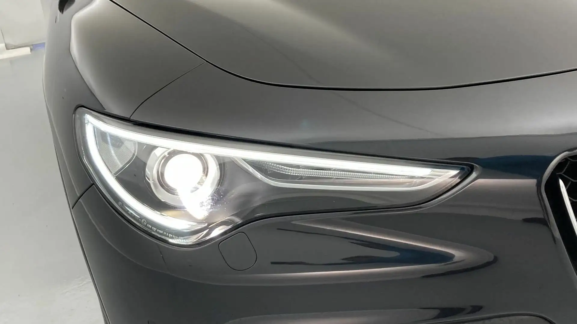 Alfa Romeo Stelvio 2.2 Super RWD Aut. 160 Noir - 2