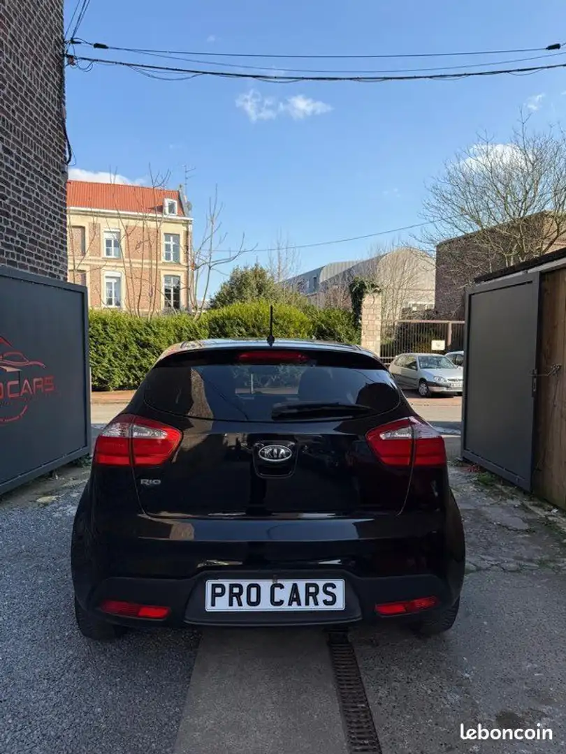 Kia Rio Schwarz - 2