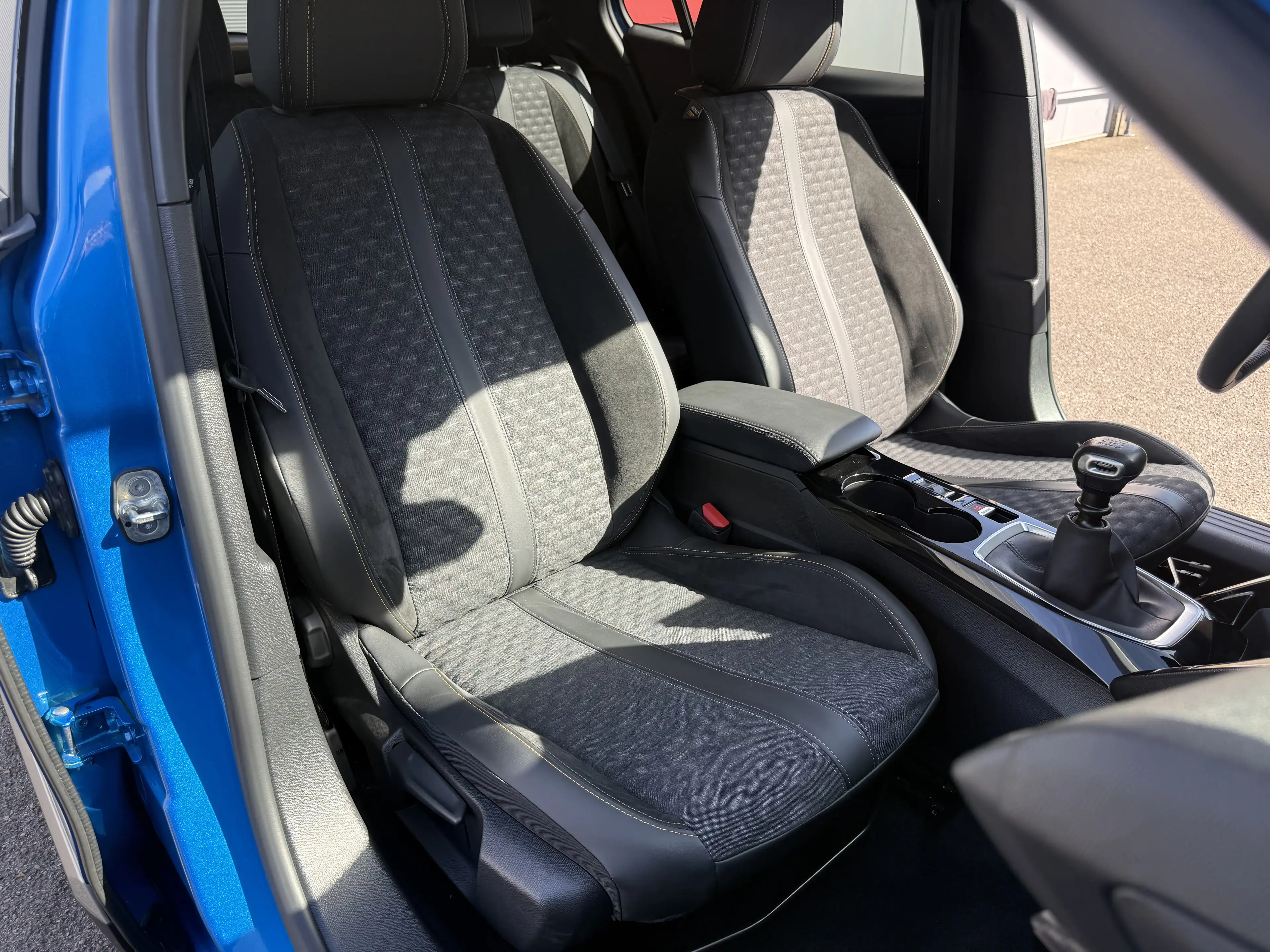 Peugeot 2008 12 SPECIAL ROADTRIP 101pk camera.sens V+A topper — photo 6