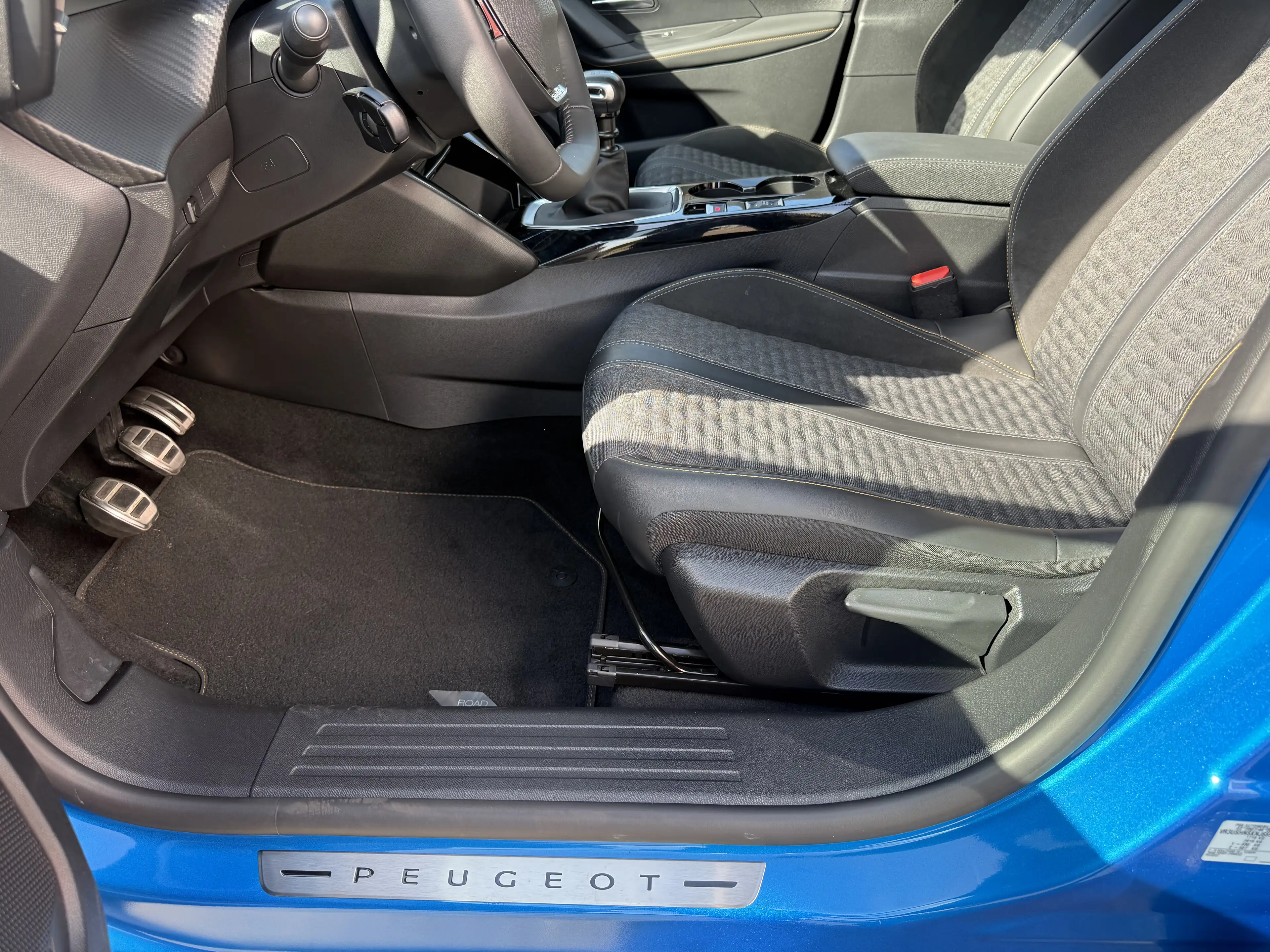 Peugeot 2008 12 SPECIAL ROADTRIP 101pk camera.sens V+A topper — photo 8