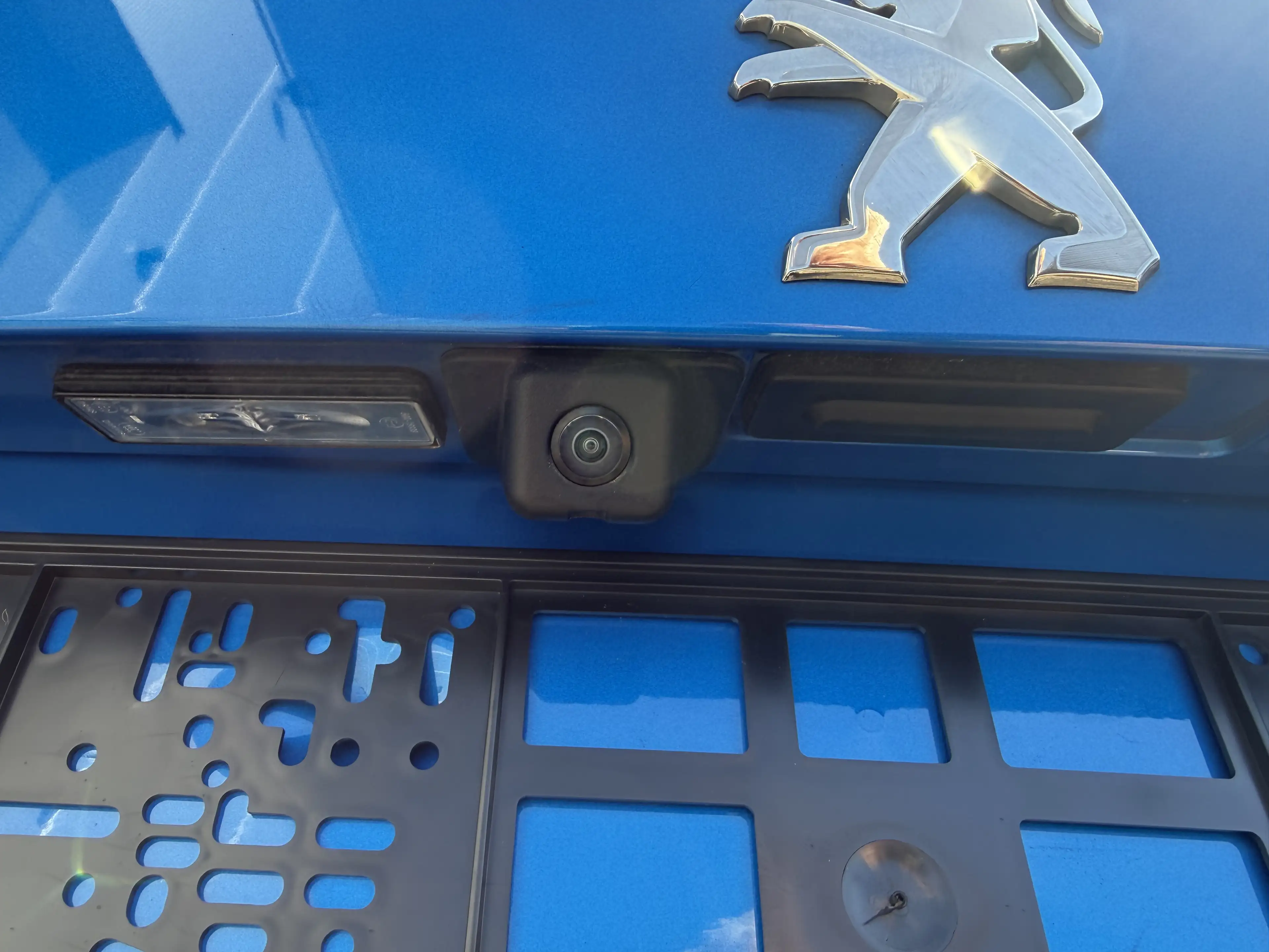 Peugeot 2008 12 SPECIAL ROADTRIP 101pk camera.sens V+A topper — photo 9