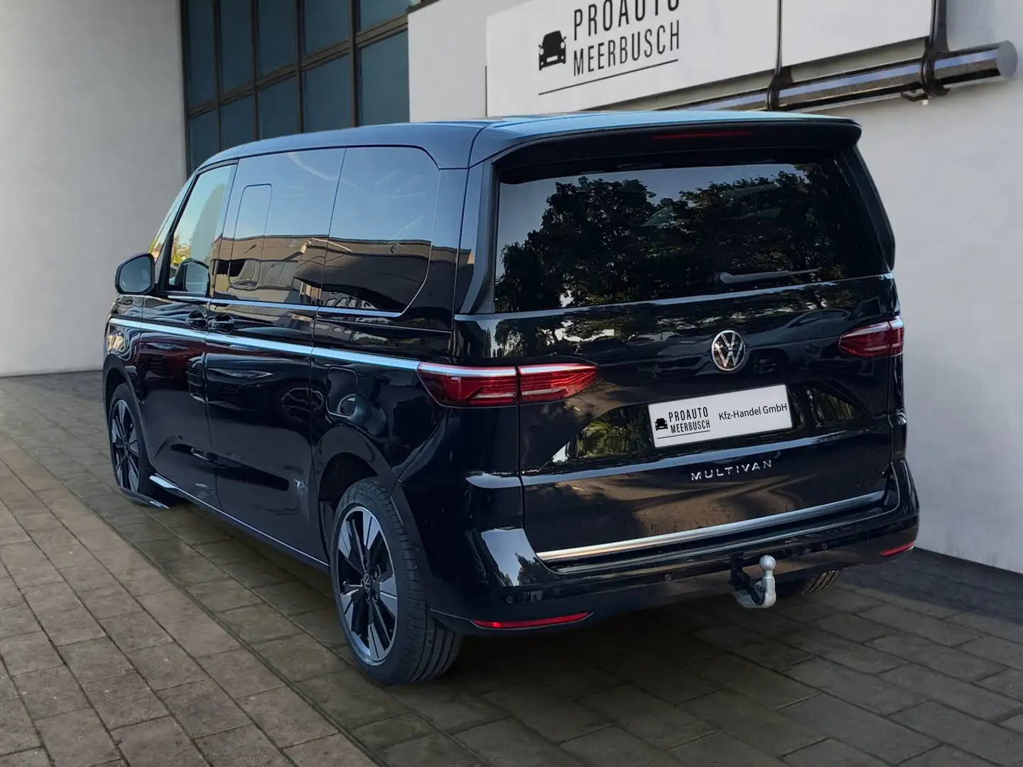 Volkswagen T7 Multivan Style AHK/SITZLÜFTUNG/PANO/MEMORY/19” Schwarz - 2