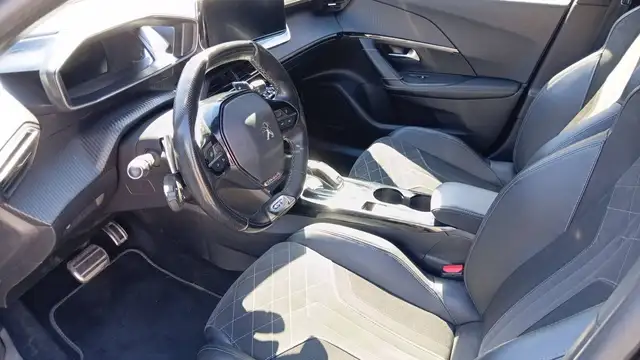 Peugeot 2008 view 8