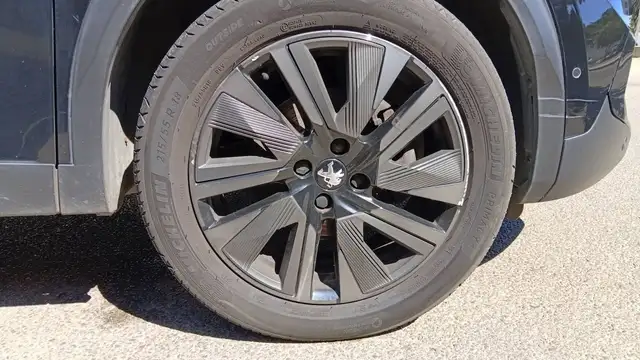 Peugeot 2008 view 17