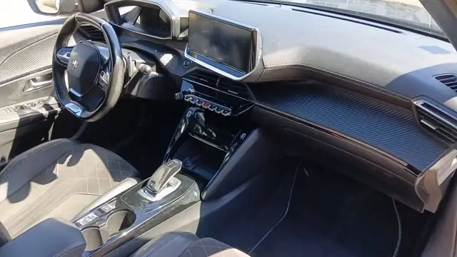 Peugeot 2008 view 10