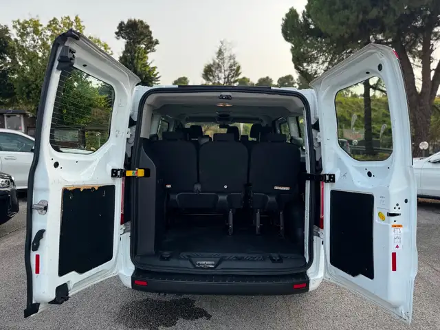 Ford Transit Custom view 29