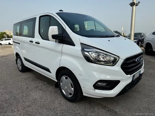 Ford Transit Custom view 3