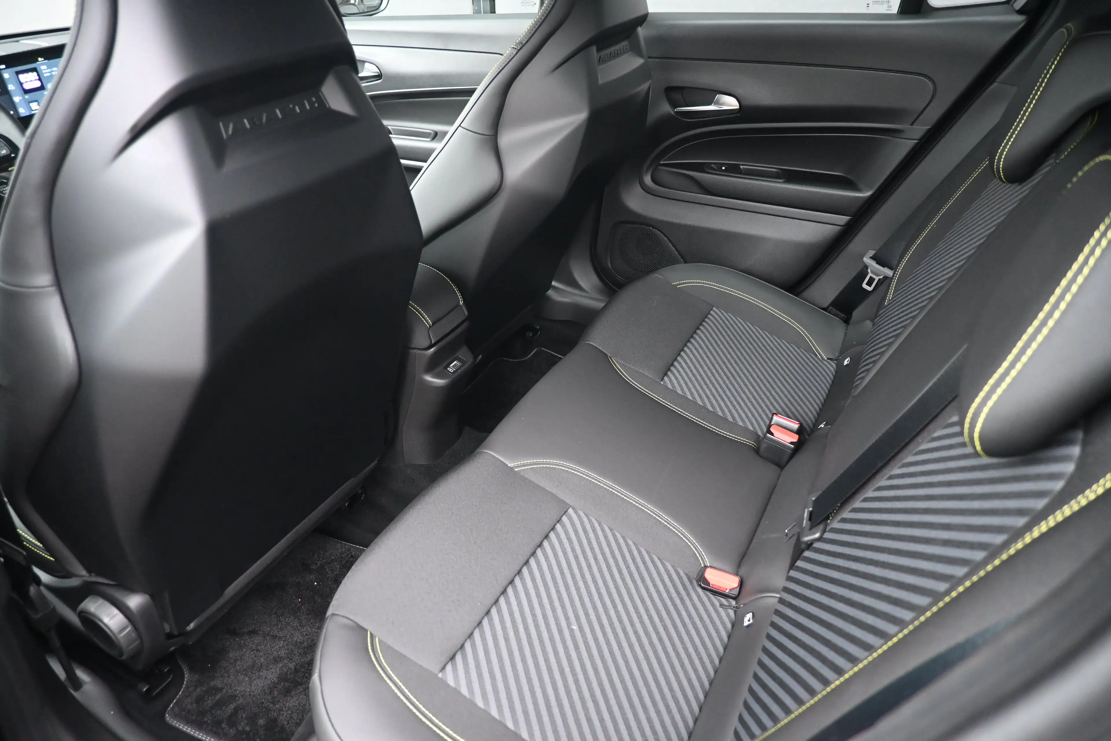 Abarth 600e Turismo 54 kWh 240pk | Torssen Sperdefferentieel | — photo 9