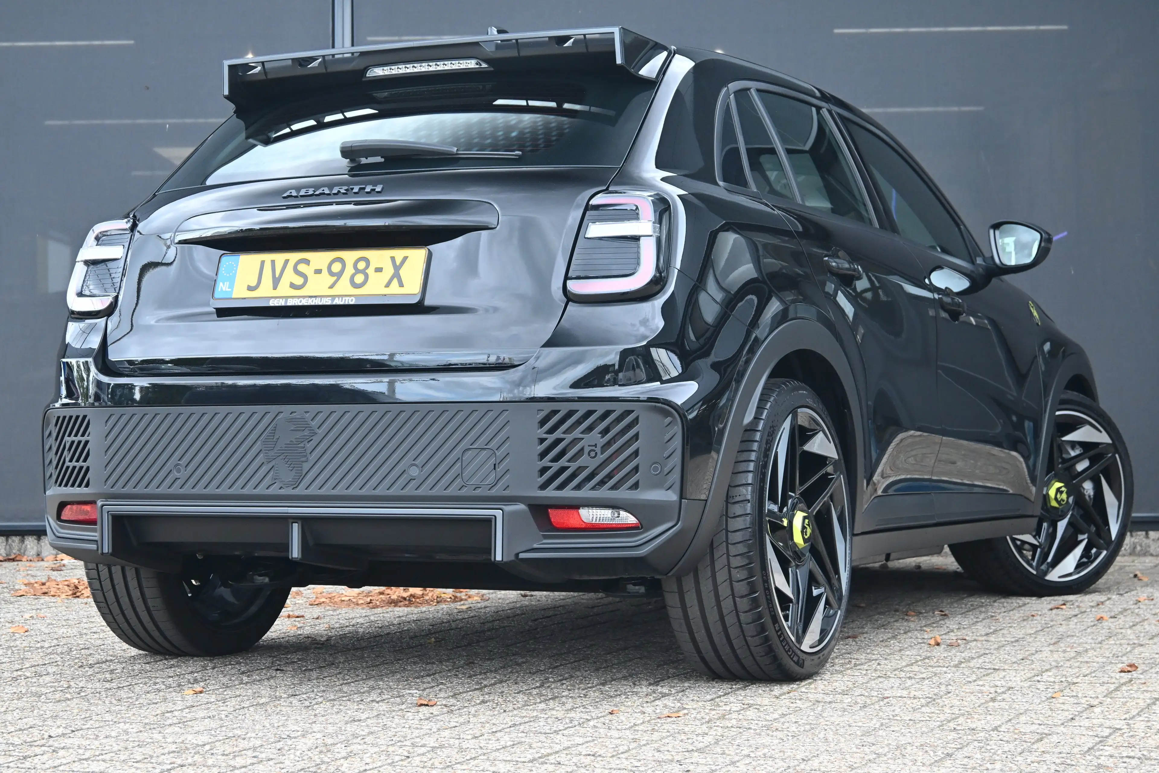 Abarth 600e Turismo 54 kWh 240pk | Torssen Sperdefferentieel | — photo 3