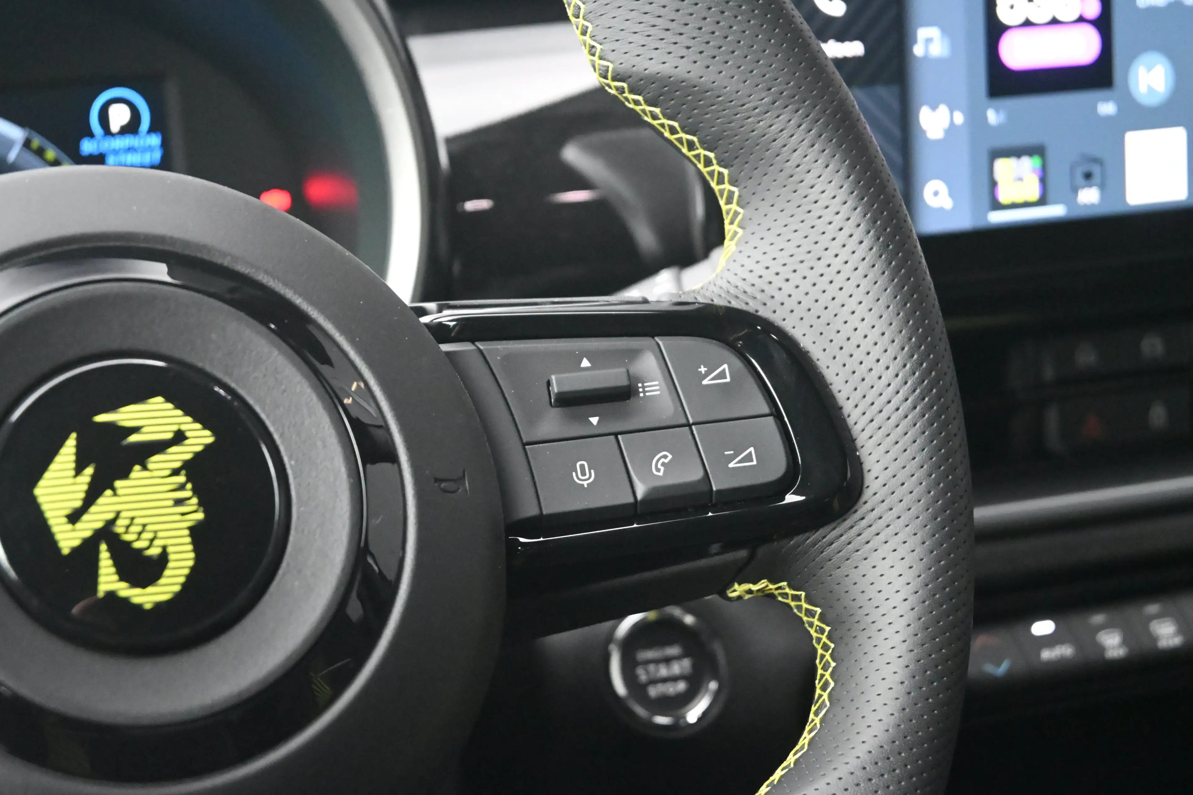Abarth 600e Turismo 54 kWh 240pk | Torssen Sperdefferentieel | — photo 13