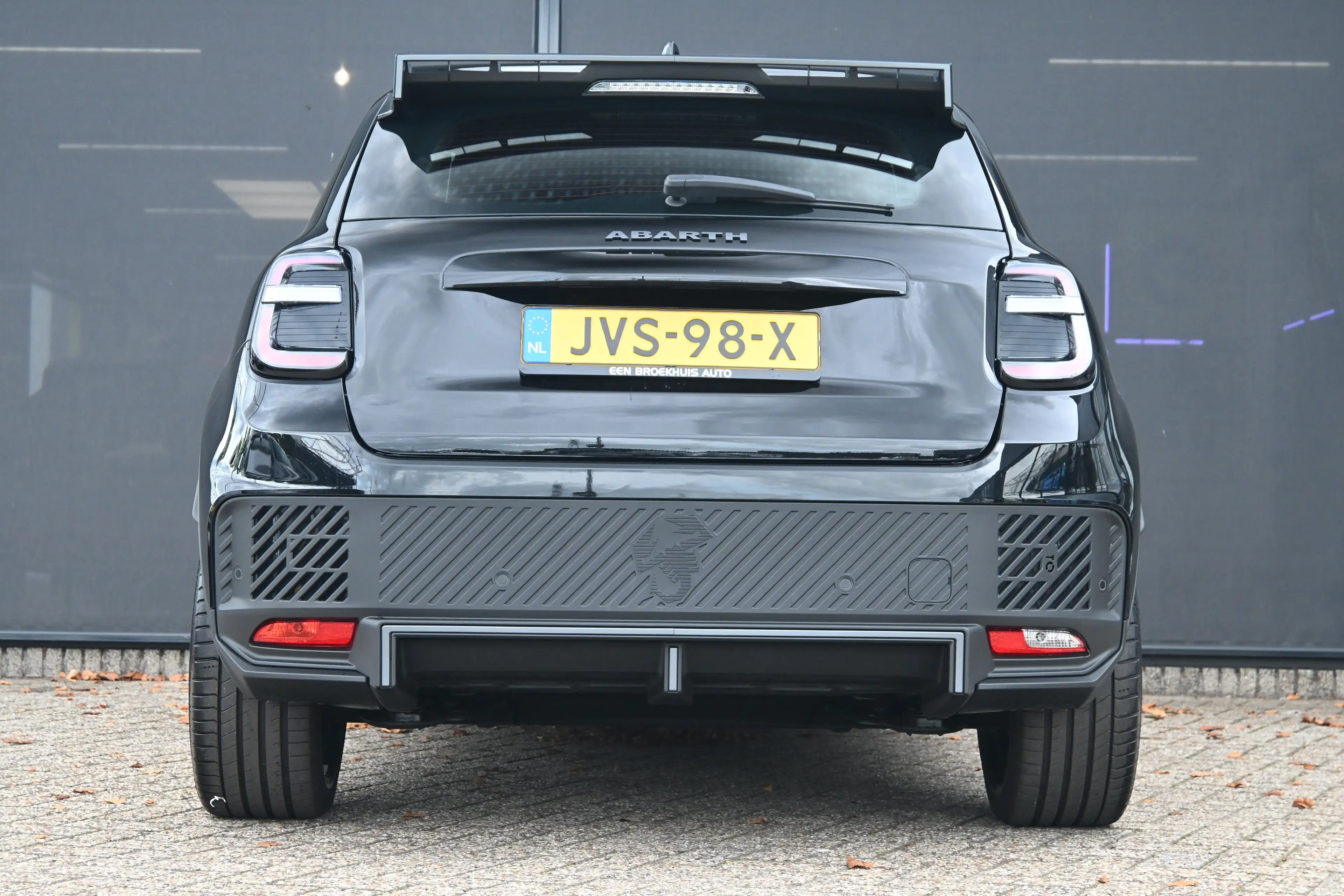 Abarth 600e Turismo 54 kWh 240pk | Torssen Sperdefferentieel | — photo 4