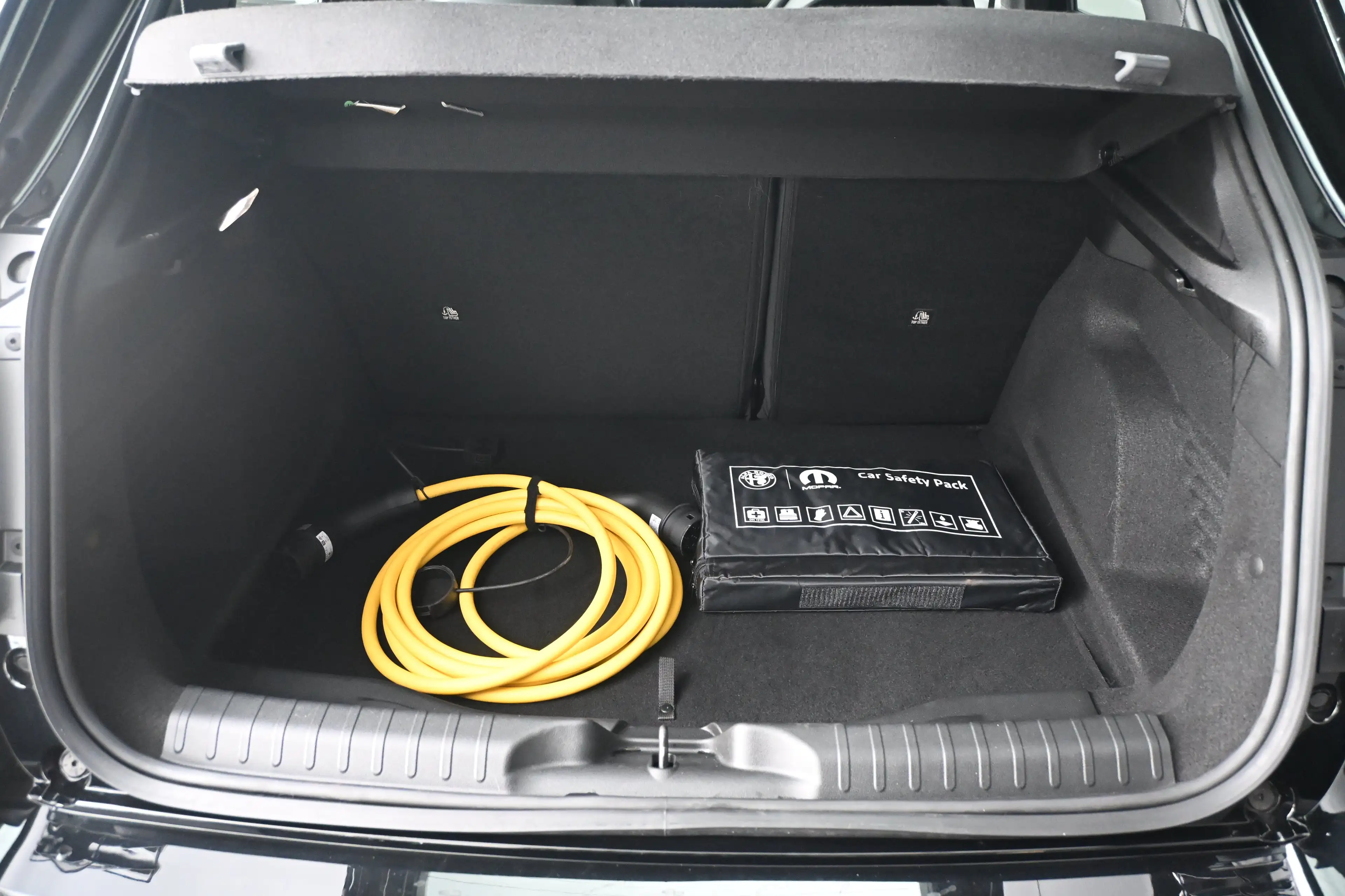 Abarth 600e Turismo 54 kWh 240pk | Torssen Sperdefferentieel | — photo 22