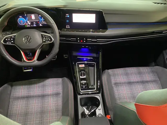 Volkswagen Golf view 9