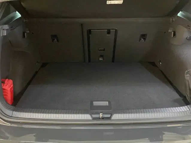 Volkswagen Golf view 12