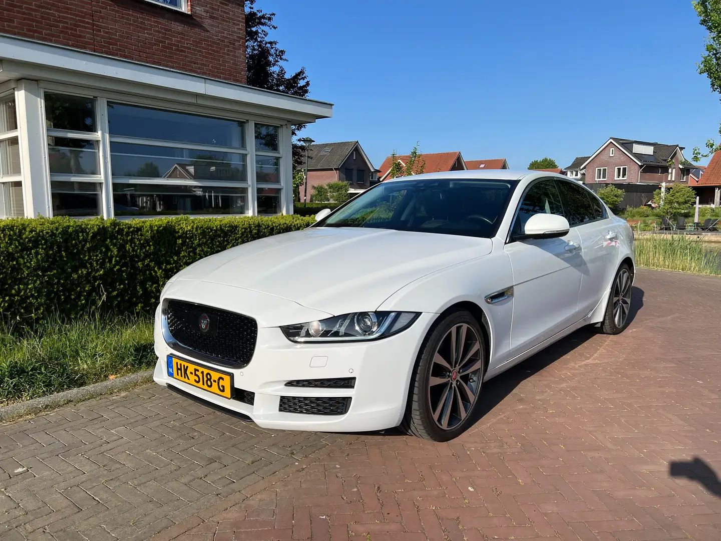 Jaguar XE XE 2.0 D Portfolio Biały - 2
