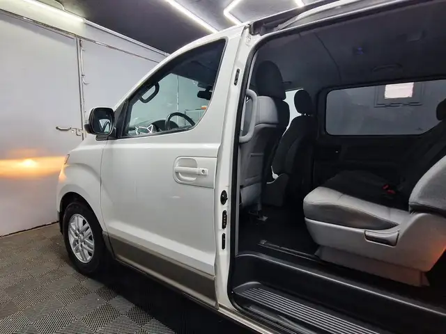 Hyundai H-1 view 11