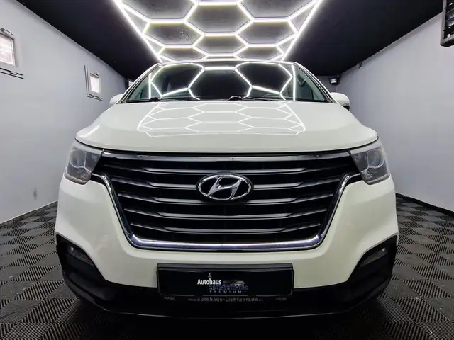 Hyundai H-1 view 3