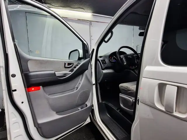 Hyundai H-1 view 9