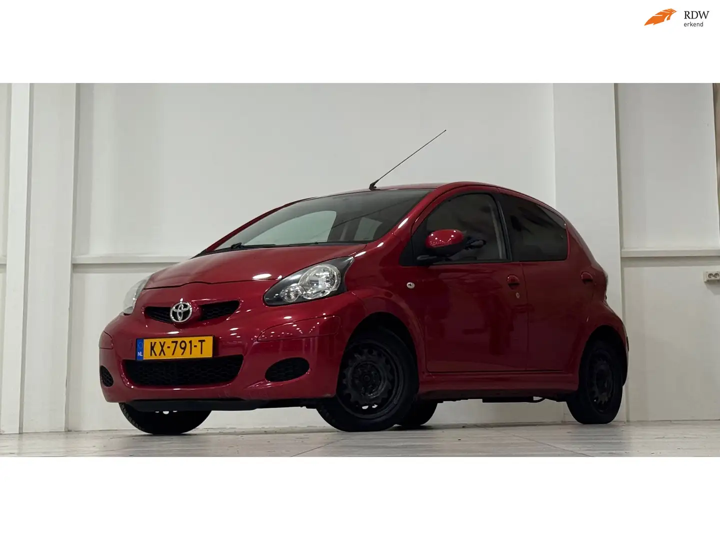 Toyota Aygo 1.0i 12V Aspiration Red Airco Navi Garantie Mooi! Rot - 1