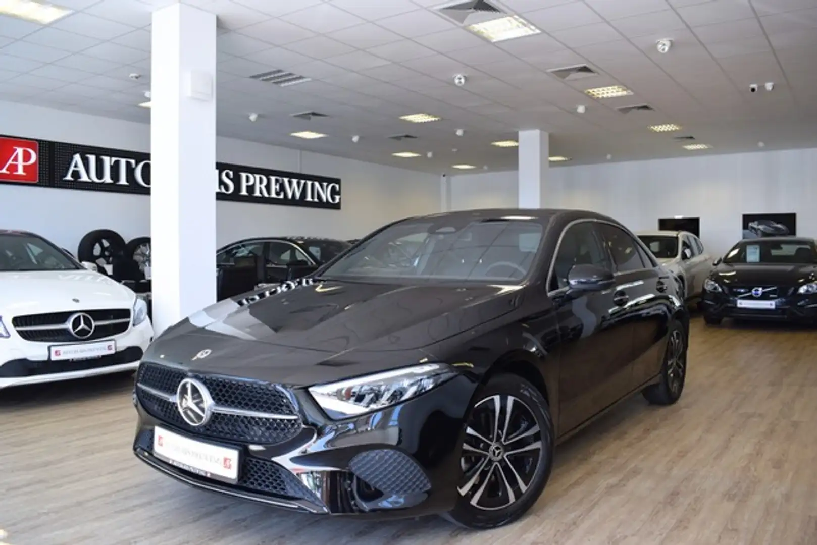 Mercedes-Benz A 200 Limousine WIDESCREEN/AHK/AMBIENTE/TOTWINK. Noir - 1