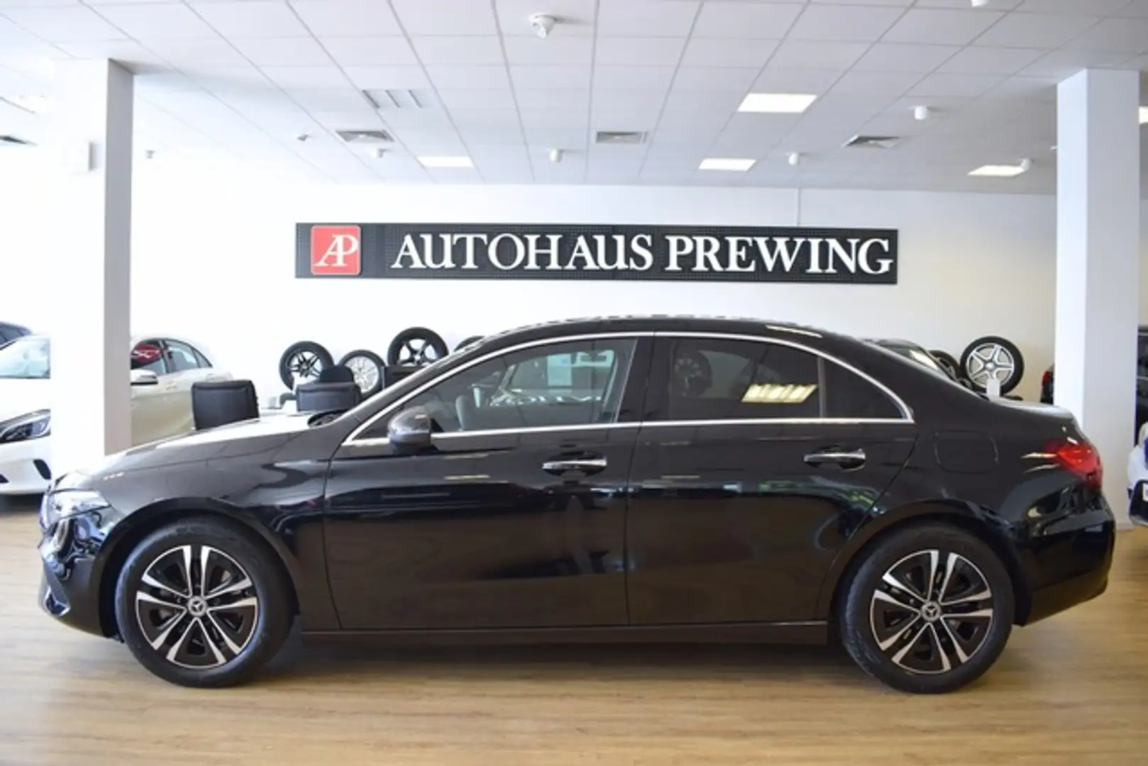 Mercedes-Benz A 200 Limousine WIDESCREEN/AHK/AMBIENTE/TOTWINK. Noir - 2