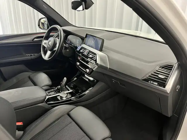 BMW X3 view 8