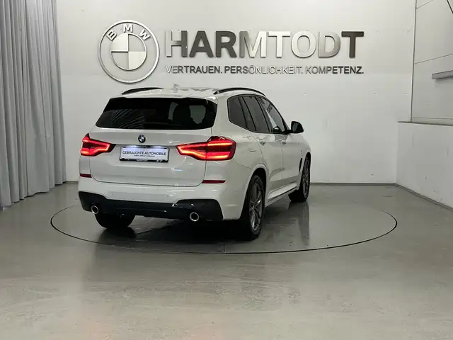 BMW X3 view 5