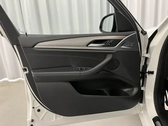 BMW X3 view 16