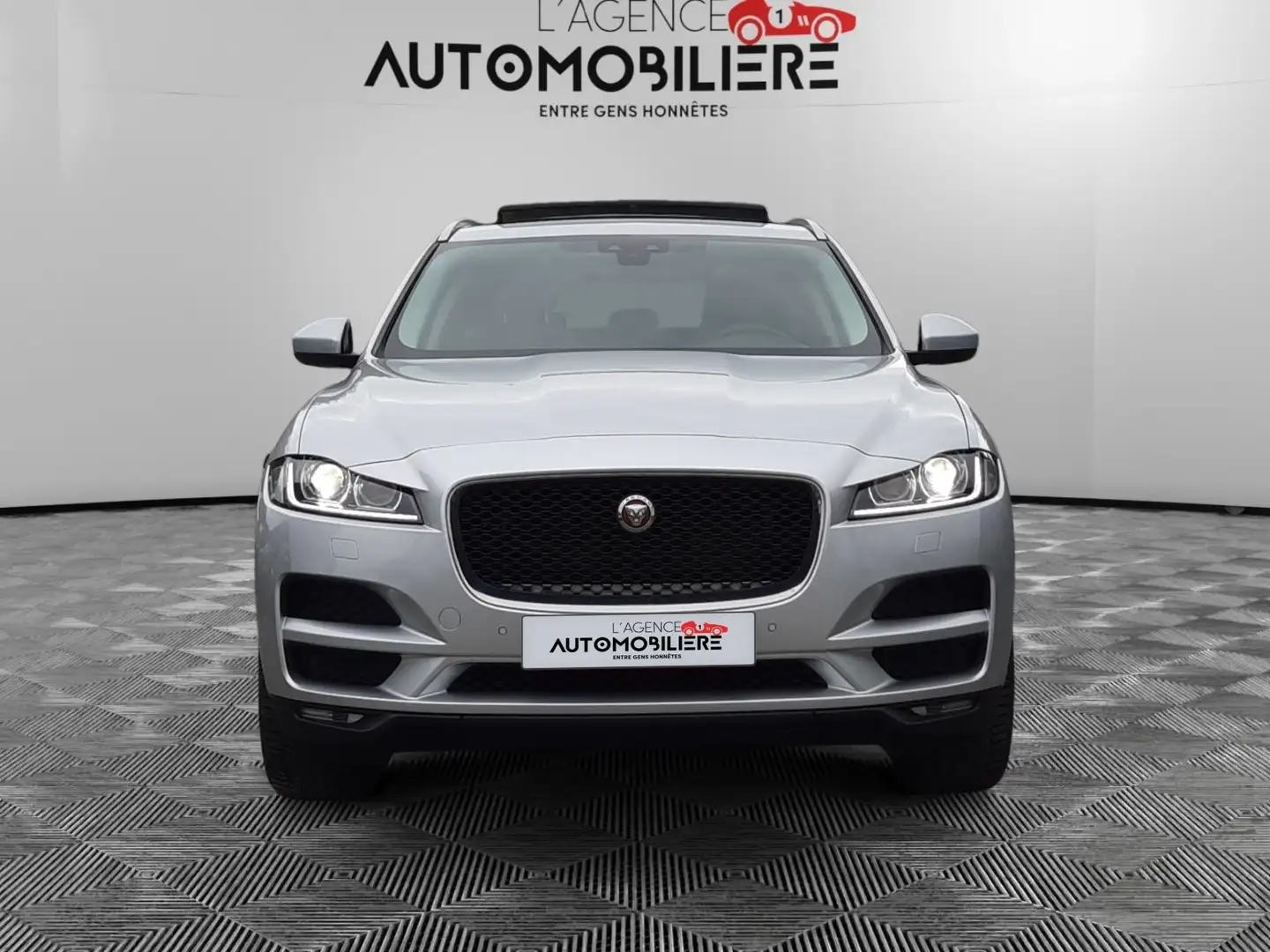 Jaguar F-Pace F-Pace 2.0 D AWD Prestige *TVA*/ Garantie 12 Mois Gris - 2