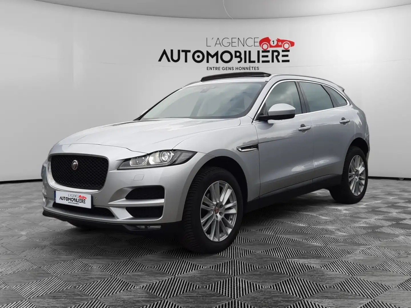 Jaguar F-Pace F-Pace 2.0 D AWD Prestige *TVA*/ Garantie 12 Mois Gris - 1