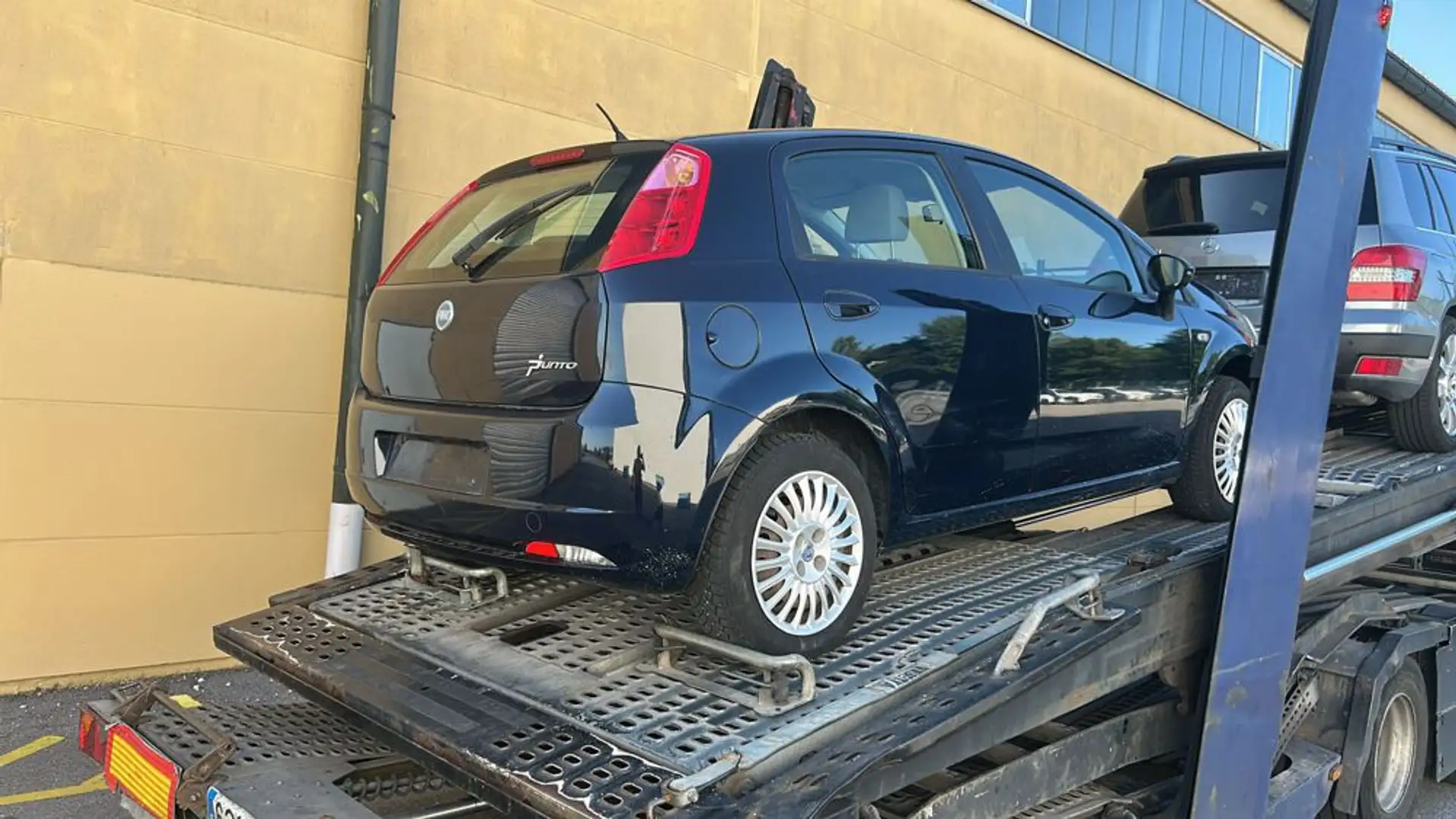 Fiat Grande Punto Berlina Manual de 5 Puertas Azul - 2