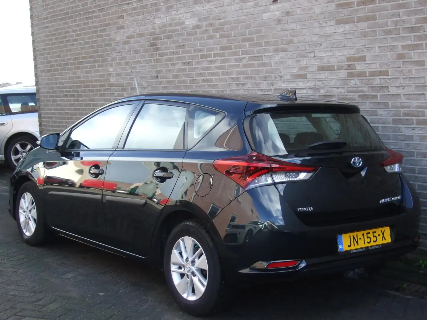 Toyota Auris 1.8 Hybrid Now - Trekhaak afn. - Dealer ond. - Gris - 2