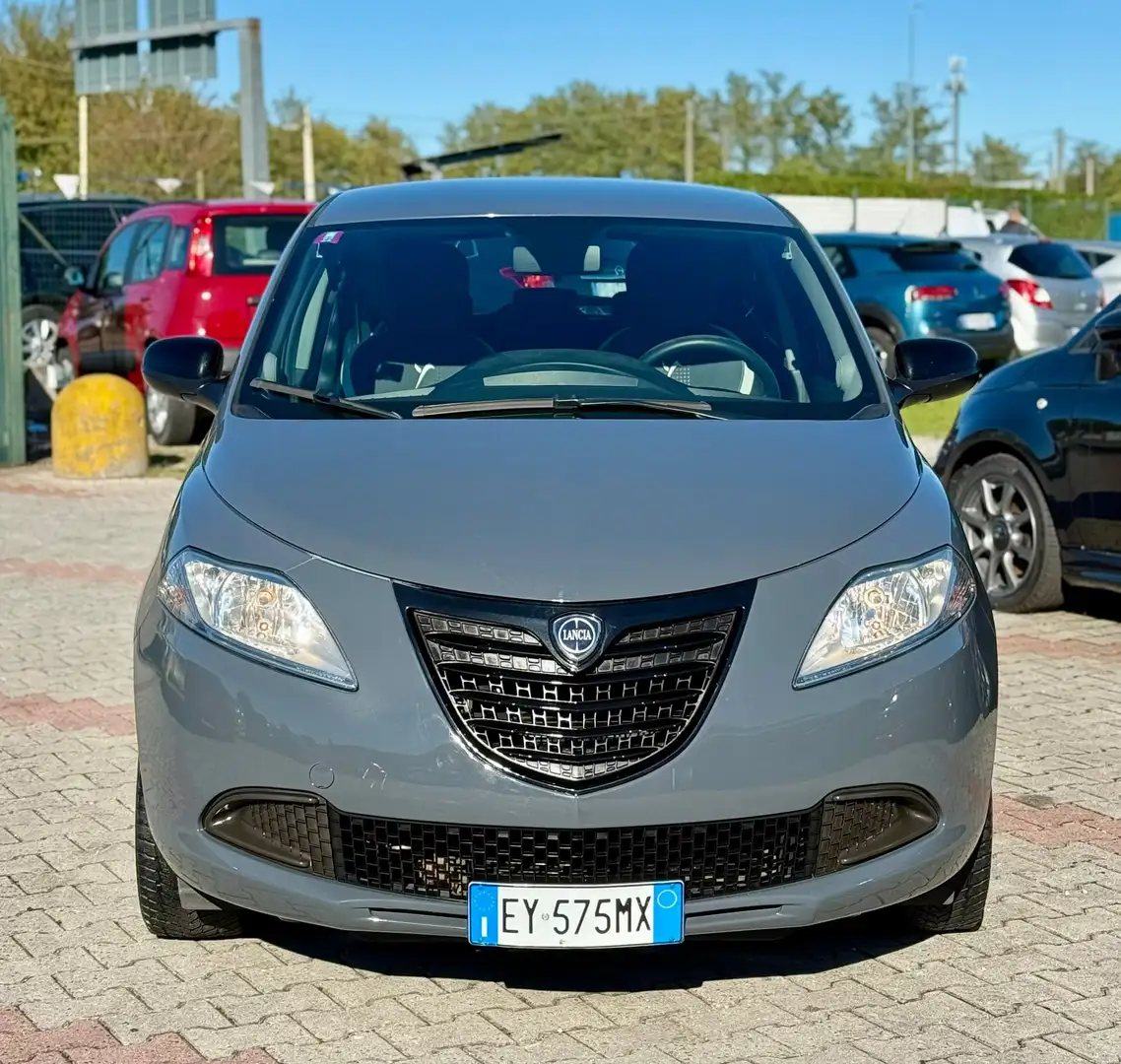 Lancia Ypsilon 1.2 8v S MomoDesign 69cv E6 Grigio - 2