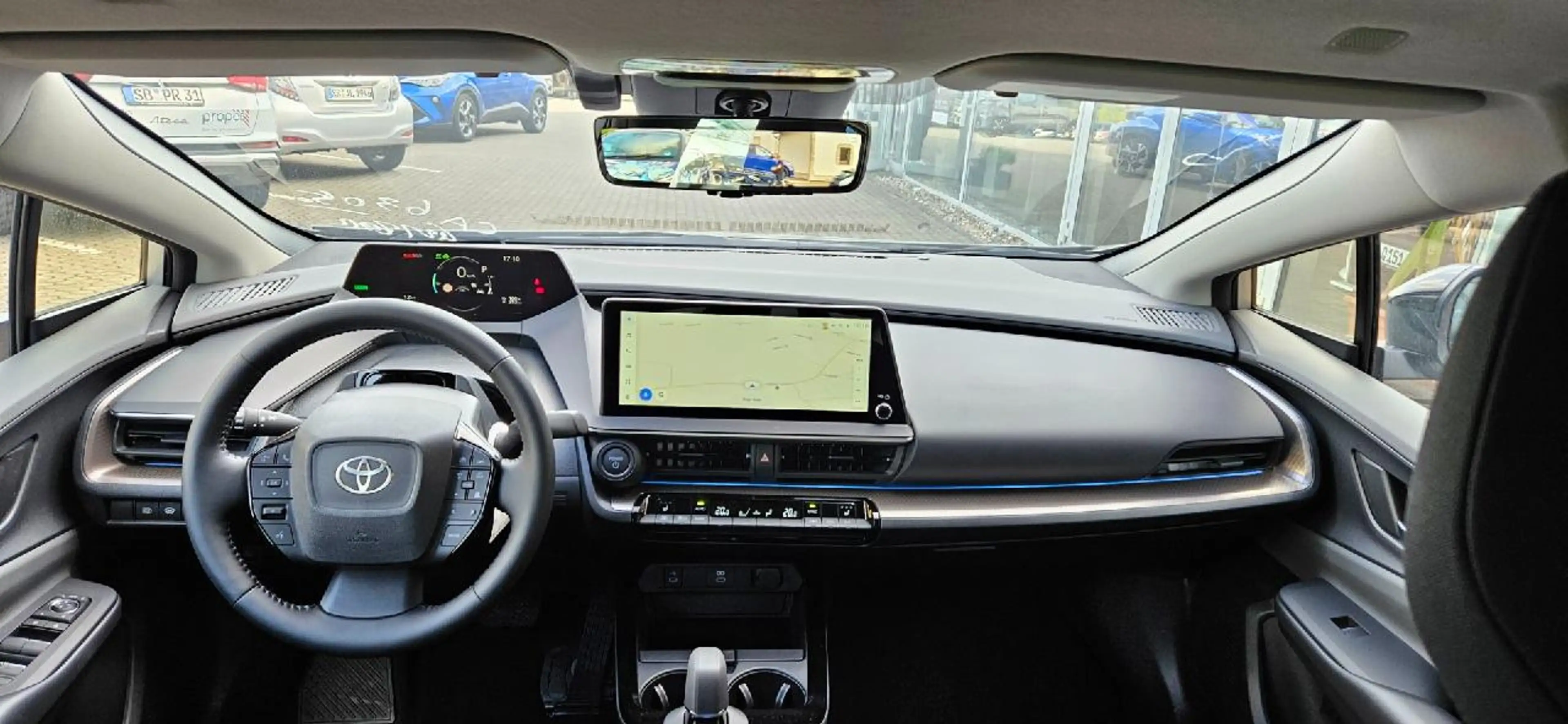 Toyota Prius Plug-in Hybrid Executive — photo 12