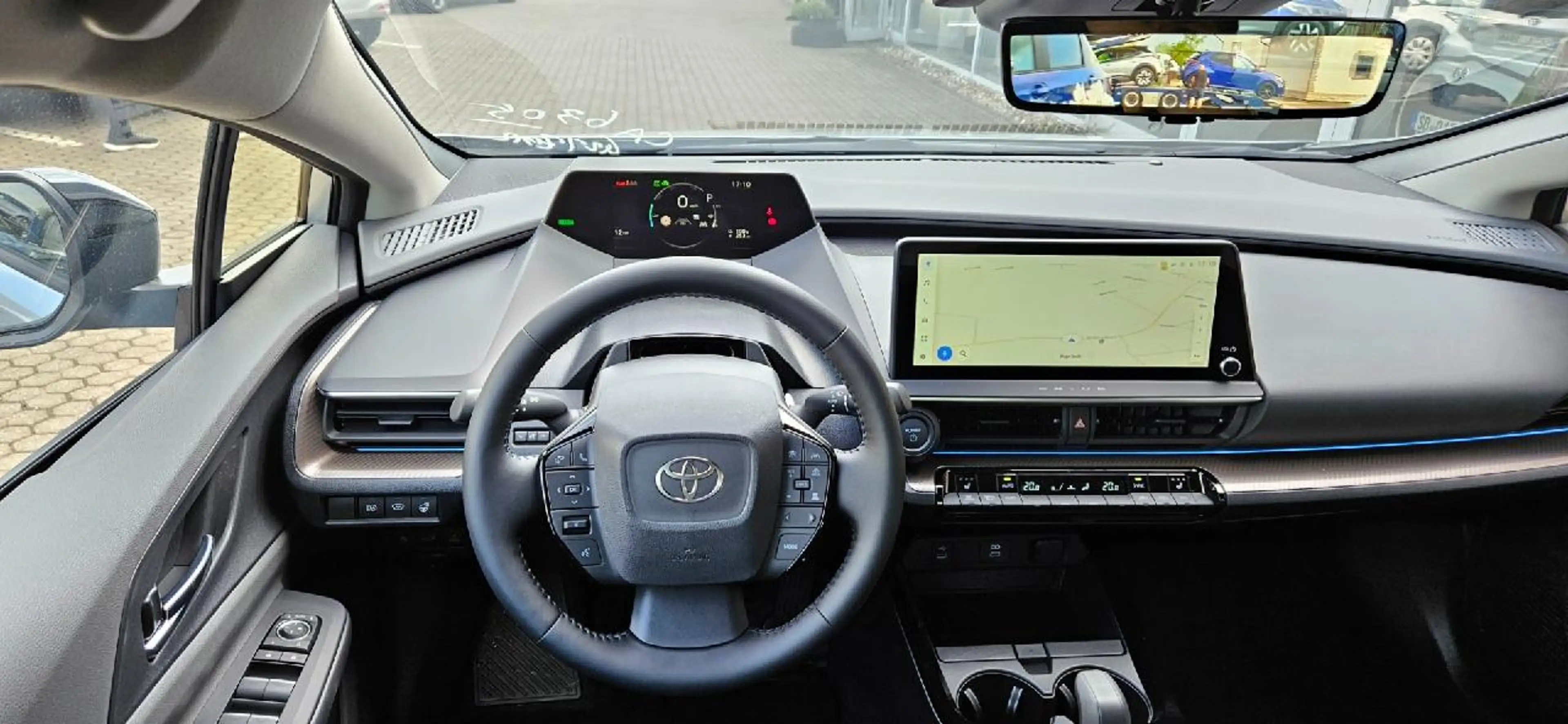 Toyota Prius Plug-in Hybrid Executive — photo 13