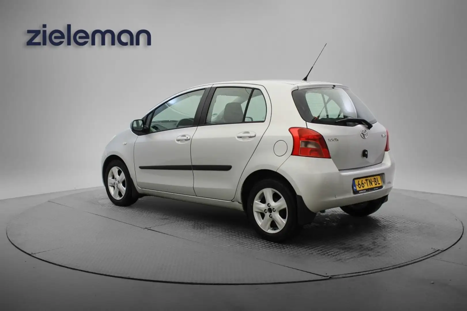 Toyota Yaris 1.3 VVTi Luna MMT Automaat - Clima, APK 2026-11 Grijs - 2