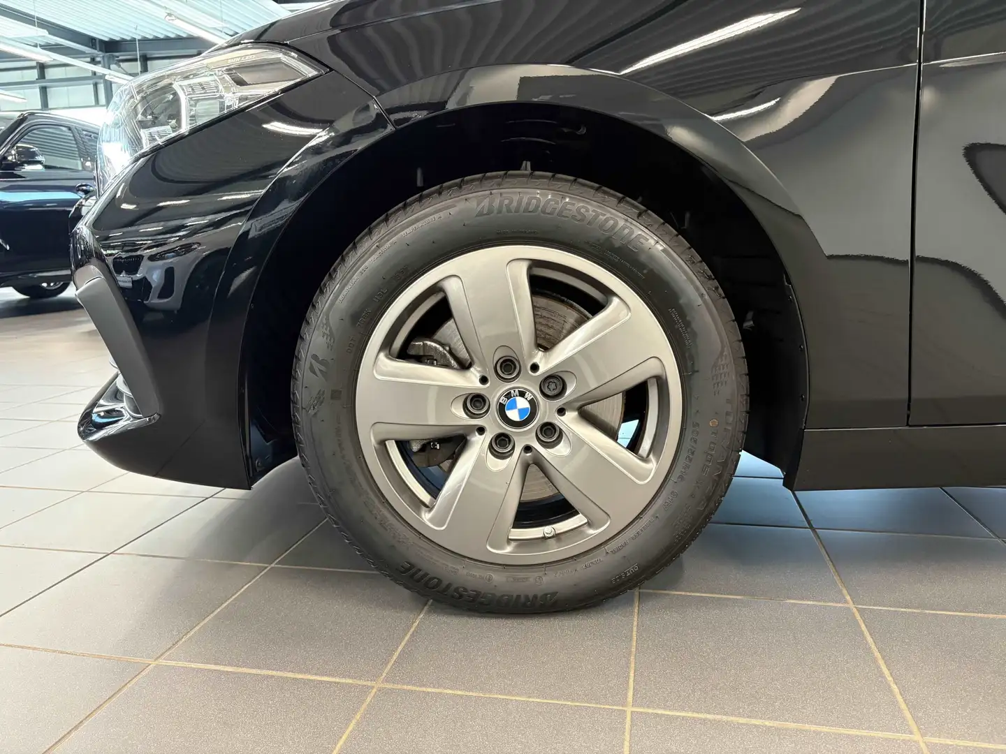 BMW 118 i Schwarz - 2