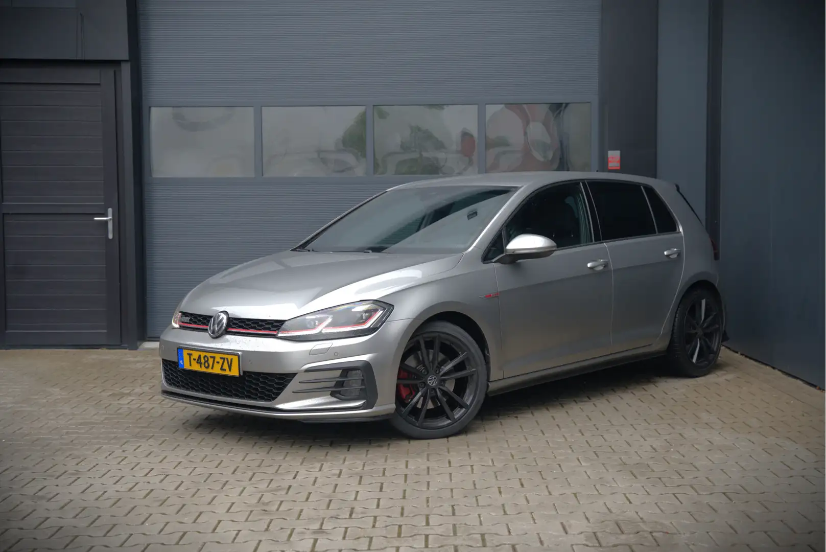 Volkswagen Golf GTI 2.0 TSI | Dynaudio | Stoelverwarming | Adaptive Cr Gris - 1
