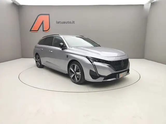 Peugeot 308 view 3
