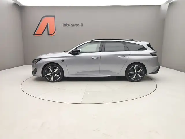 Peugeot 308 view 4