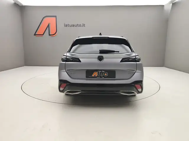 Peugeot 308 view 6