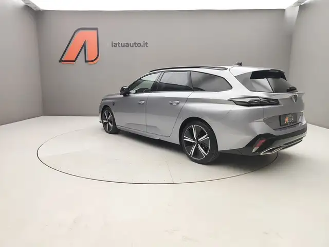 Peugeot 308 view 5