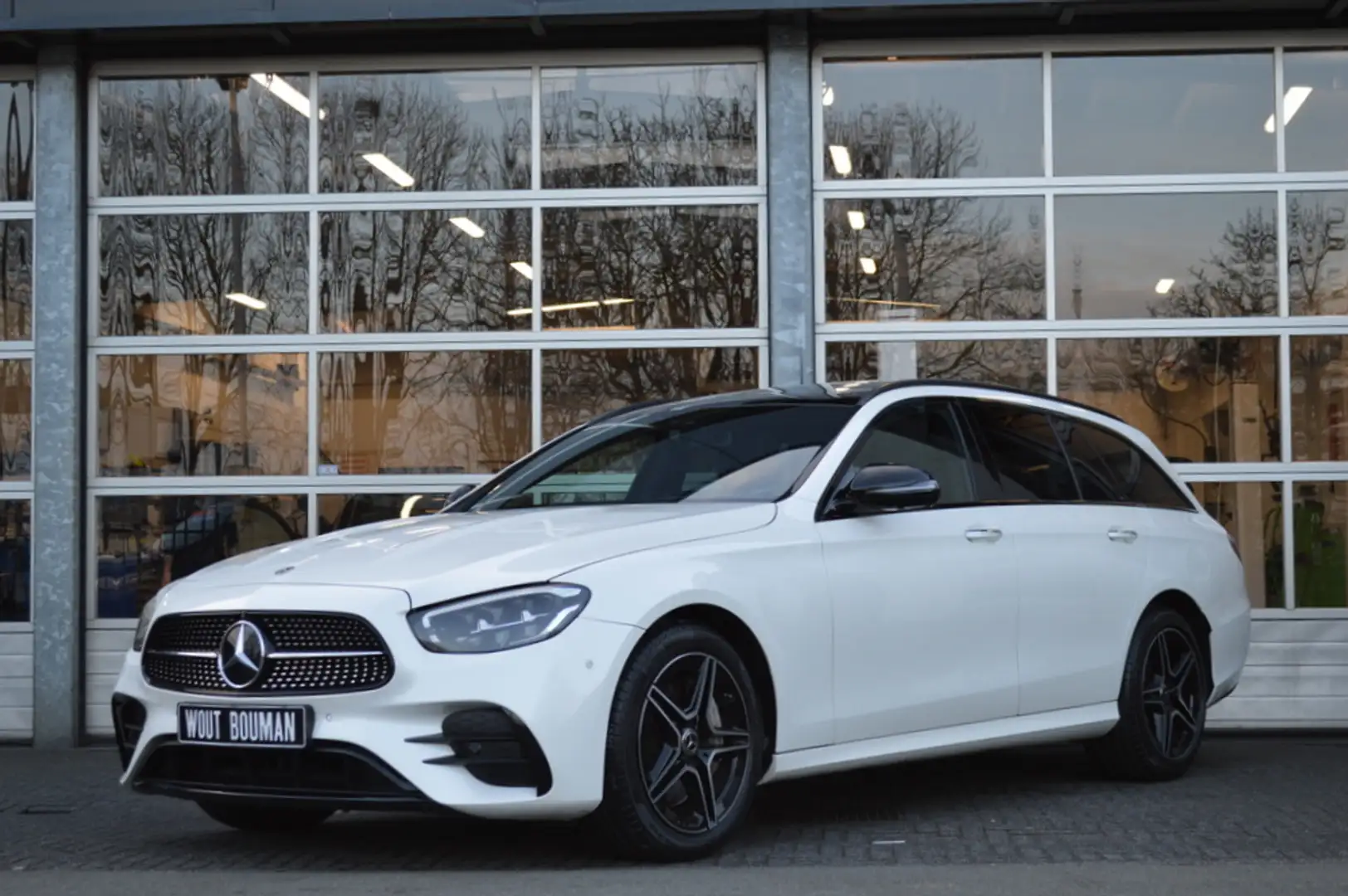 Mercedes-Benz E 300 Estate e AMG Led Leder Panorama Memory Burmester C Blanc - 2