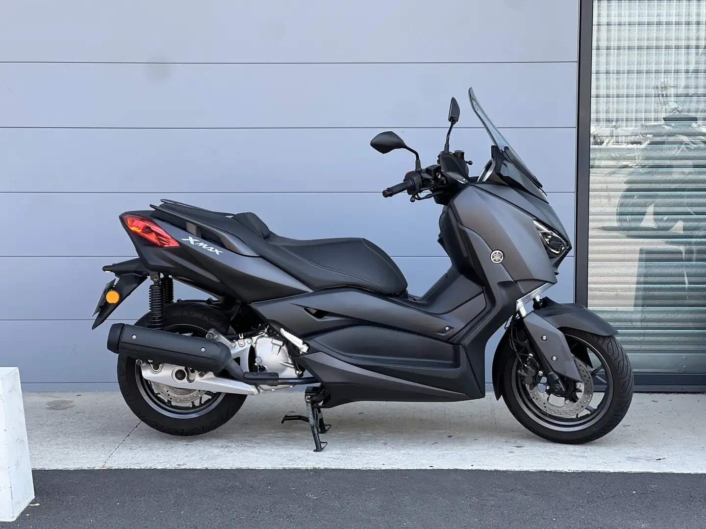 Yamaha X-Max 125 Gris - 1