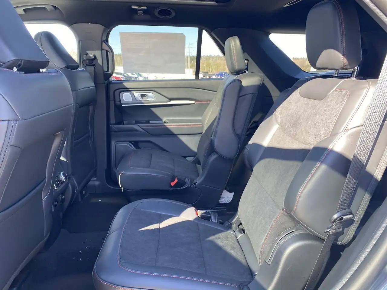 Ford Explorer photo Ford Explorer
