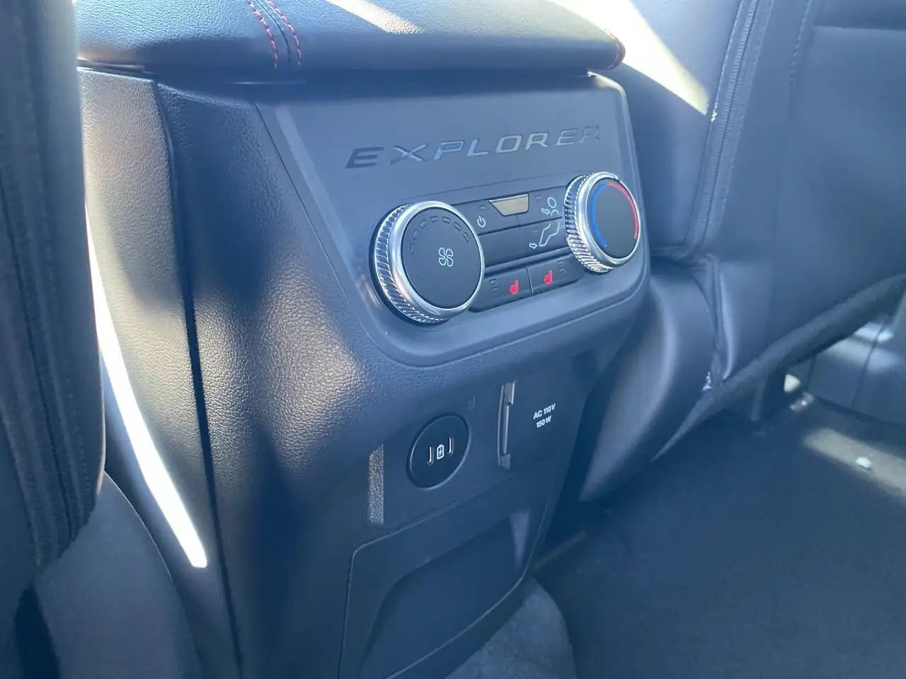 Ford Explorer photo Ford Explorer