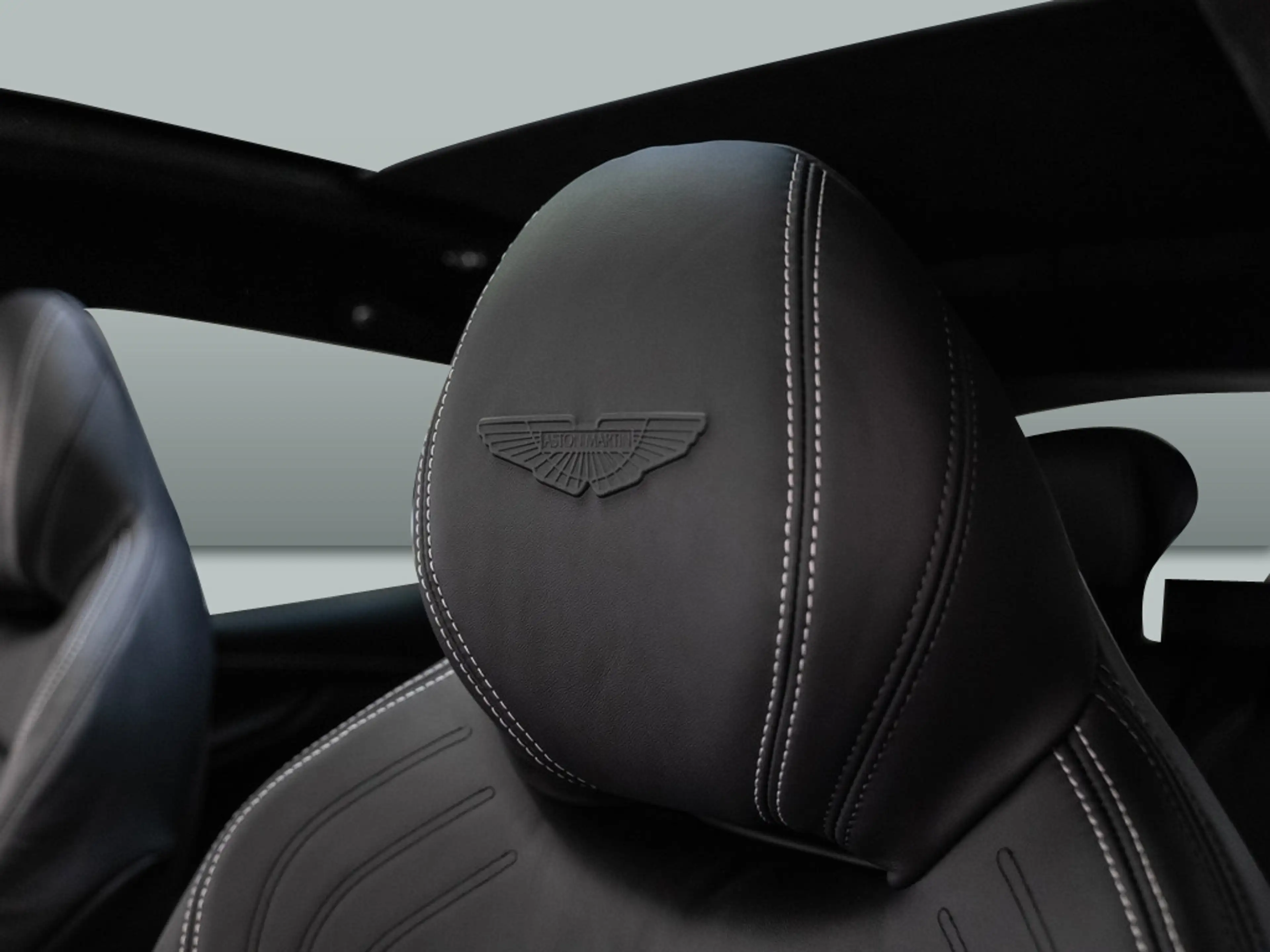 Aston Martin DBX Magnetic Silver Onyx Black — photo 5