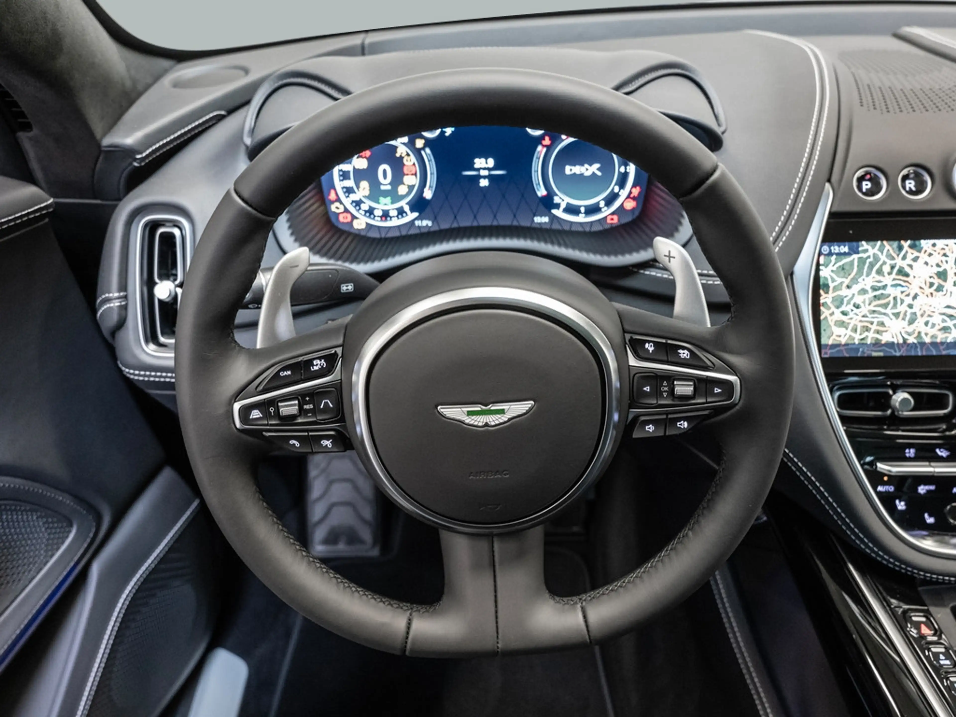 Aston Martin DBX Magnetic Silver Onyx Black — photo 11