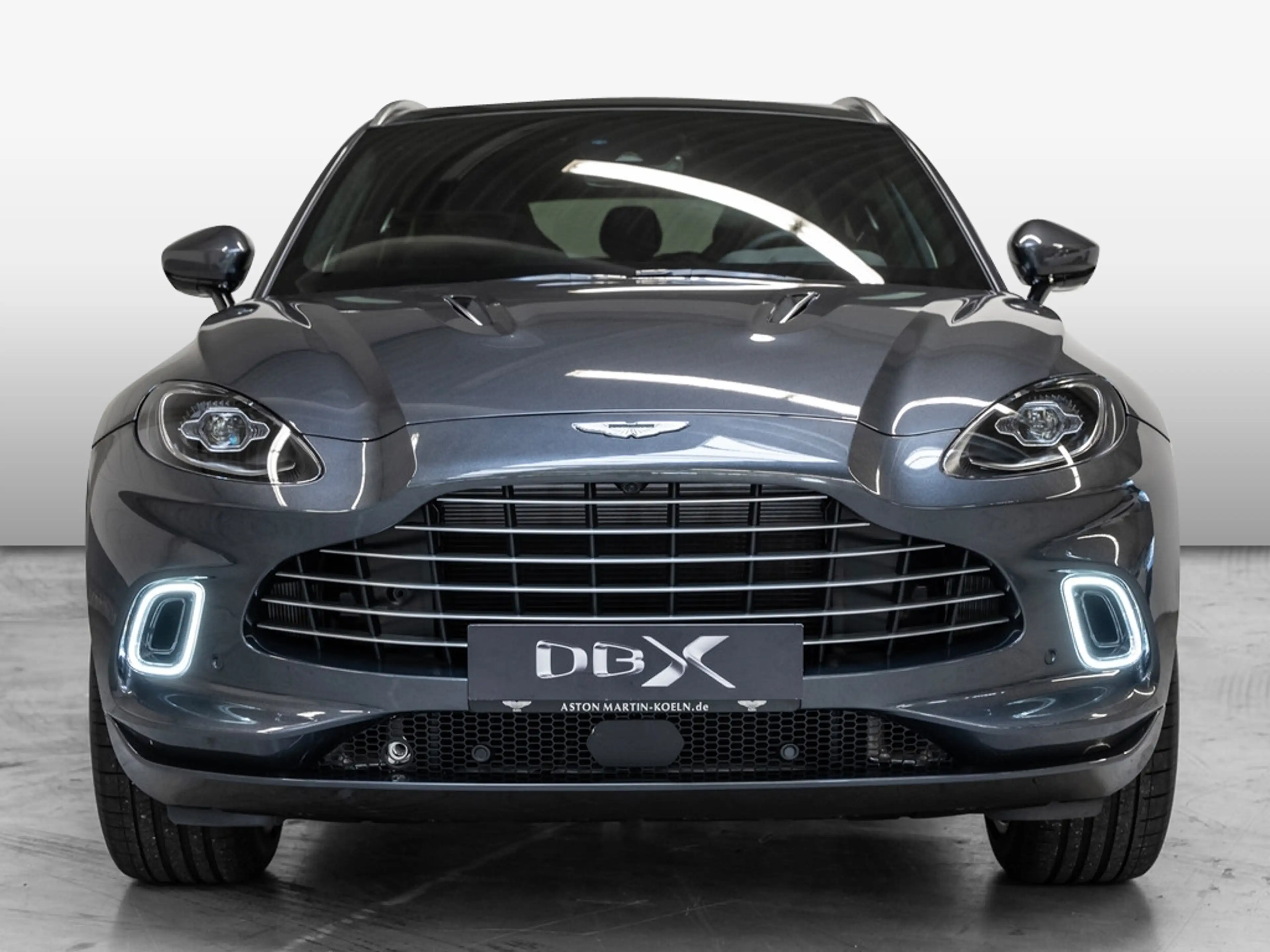 Aston Martin DBX Magnetic Silver Onyx Black — photo 7